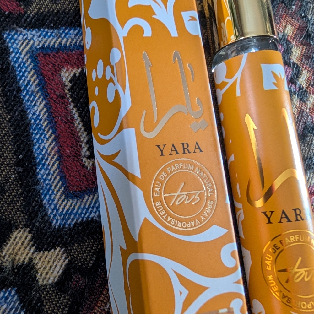 Yara Eau de Parfum Spray - Picture 2 of 3